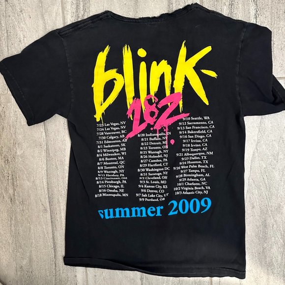 Tops - RARE Blink 182 Summer 2009 World Tour Vintage Punk Rock Band T-shirt w/ Dates 🎸